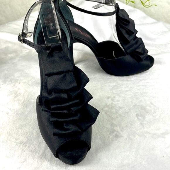 Nina Black Ruffle 4 1/2 Heel Adjustable Ankle Strap Peep Toe Shoe Size 7 1/2 - Picture 9 of 15
